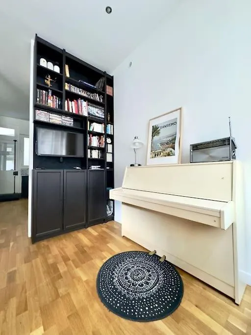 Tres Bel Appartement 5P Montmartre Paris