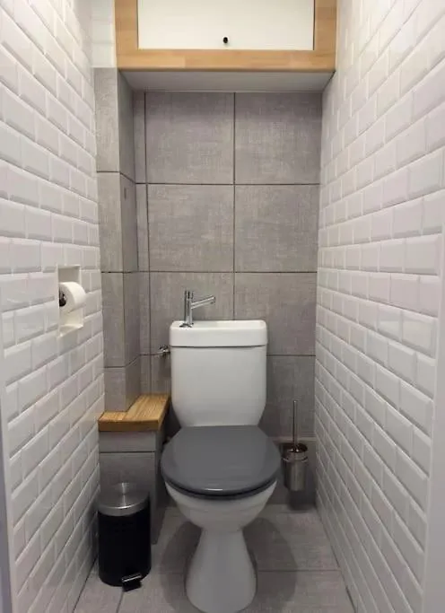 Tres Bel Appartement 5P Montmartre Paris France