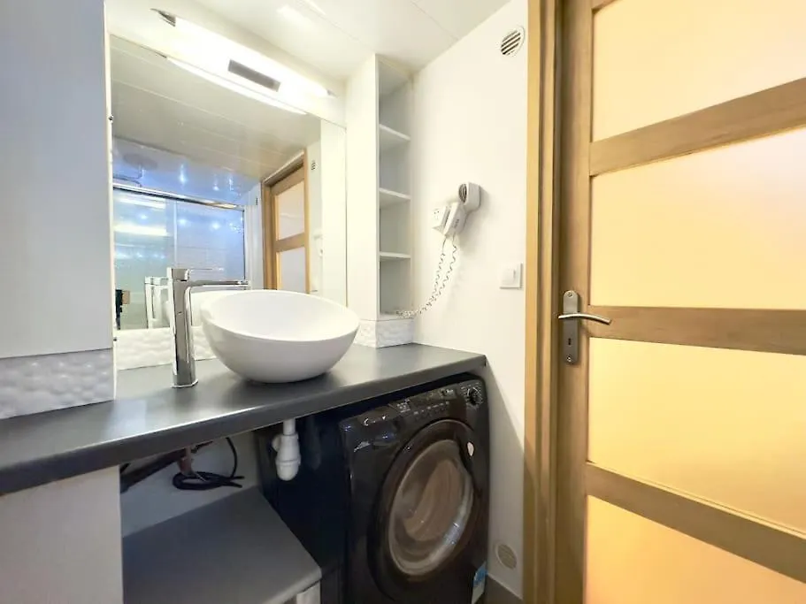 Tres Bel Appartement 5P Montmartre Paris