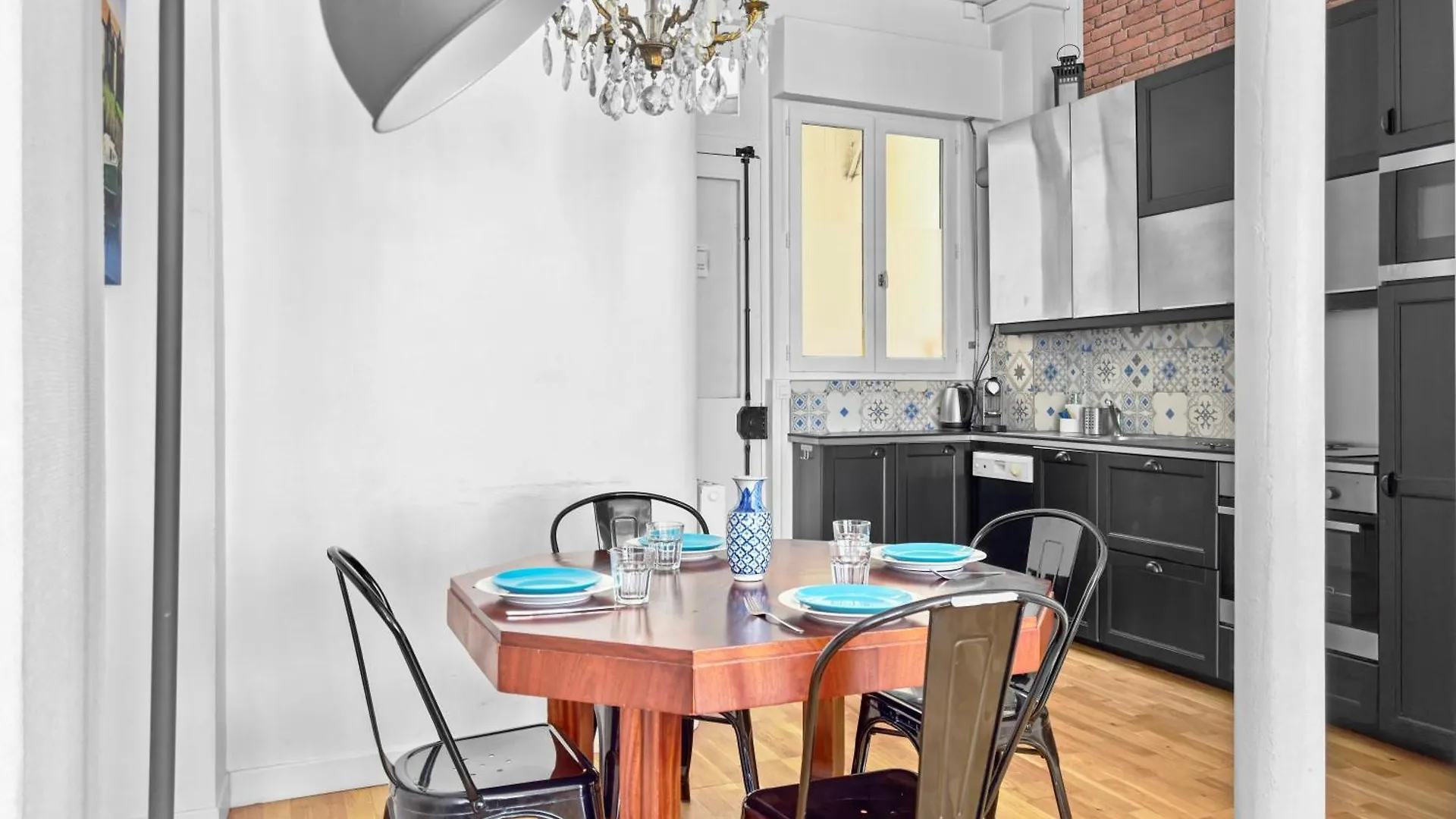 Tres Bel Appartement 5P Montmartre Paris France